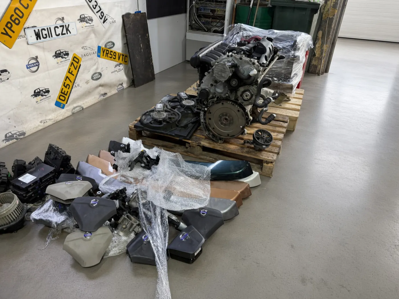 Контрактный двигатель и подушки безопасности Volvo, разборка в Москве